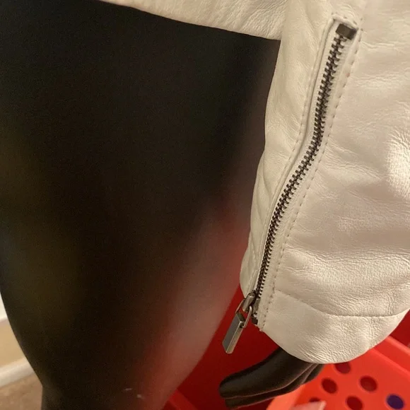 EUC Zip-up fitted leather jacket size Large - Picture 4 of 6